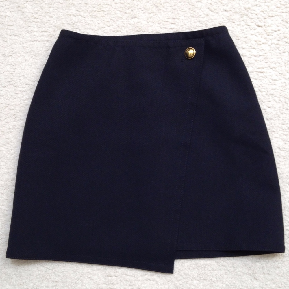 Ann Taylor Loft Black Skirt w Cute Gold Button